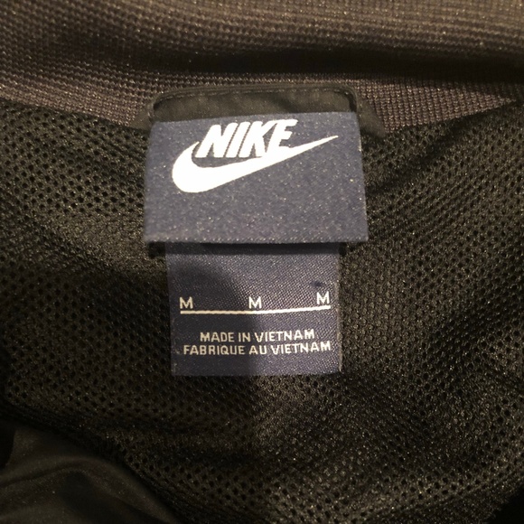 Nike Black Light Jacket Windbreaker Size Medium - Picture 3 of 3